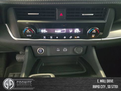 Used 2023 Nissan Rogue SV AWD/4WD image 18