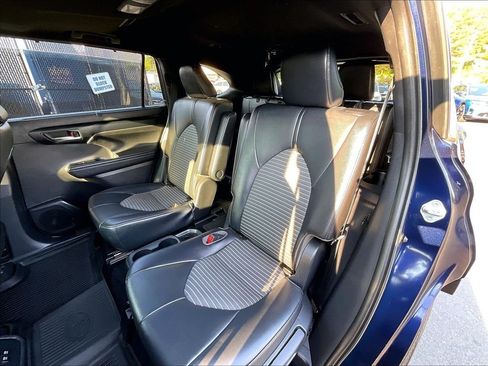 Used 2021 Toyota Highlander XSE AWD/4WD image 15
