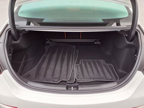 Used 2025 Mercedes-Benz C 300 4MATIC Sedan image 22