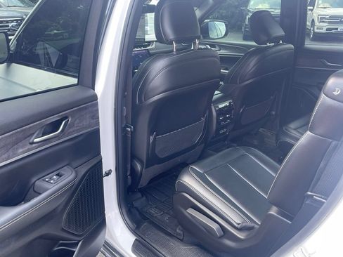 Used 2025 Jeep Grand Cherokee L Limited AWD/4WD image 18