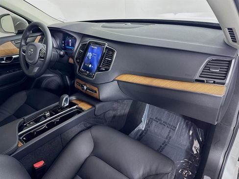 Used 2024 Volvo XC90 B6 Plus image 32