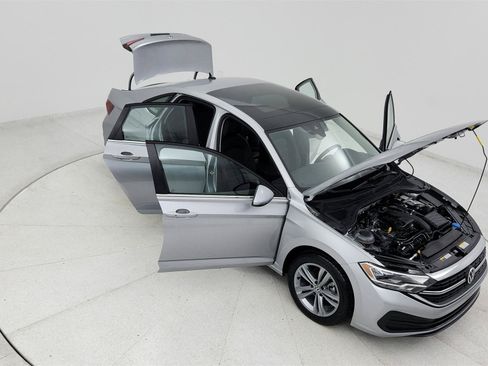 Used 2024 Volkswagen Jetta SE FWD image 24