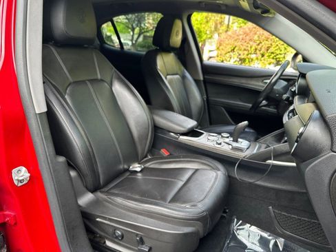 Used 2020 Alfa Romeo Stelvio Ti w/ Active Blind Spot Package AWD/4WD image 32