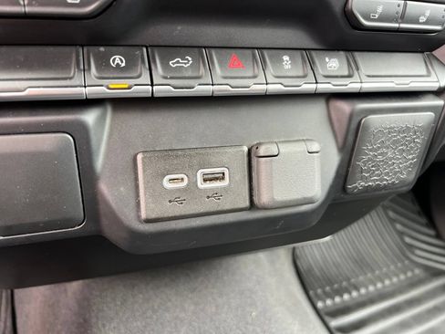 Used 2022 Chevrolet Silverado 1500 LT AWD/4WD image 32