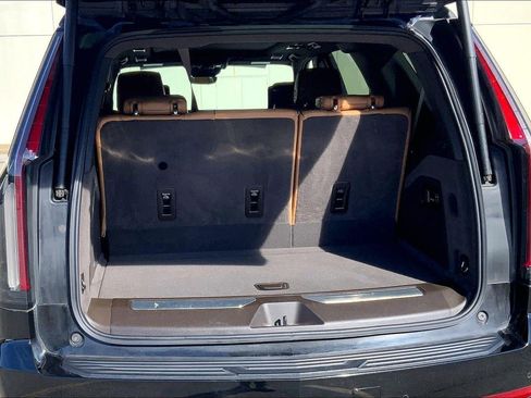 Used 2024 Cadillac Escalade Sport w/ LPO, ONYX Package image 4