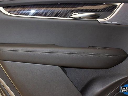 Used 2025 Cadillac XT6 Premium Luxury image 21