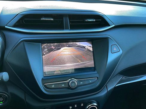 Used 2022 Chevrolet TrailBlazer LT w/ Driver Confidence Package image 9