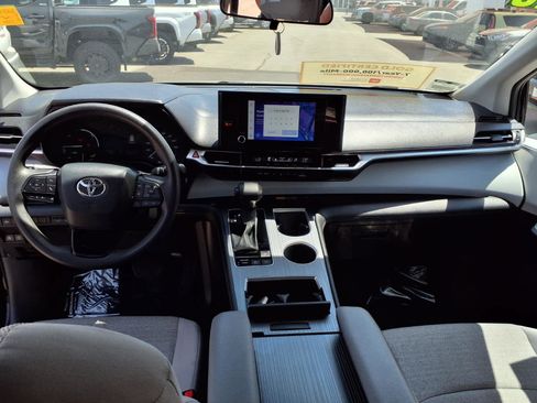 Certified 2025 Toyota Sienna LE FWD image 14