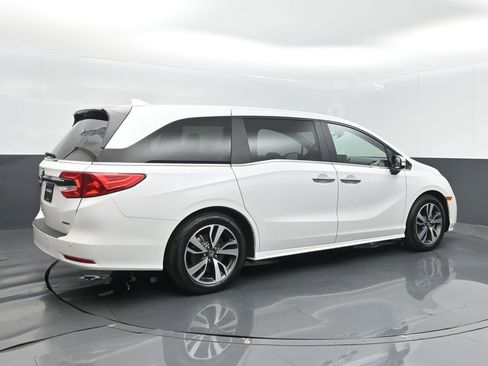 Certified 2024 Honda Odyssey Touring image 8