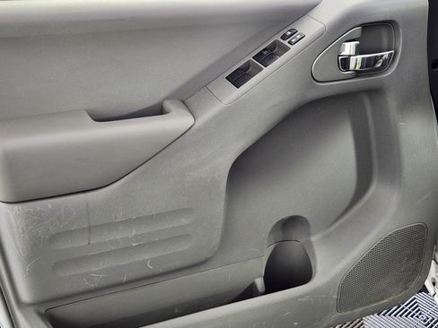 Used 2018 Nissan Frontier SV AWD/4WD image 16