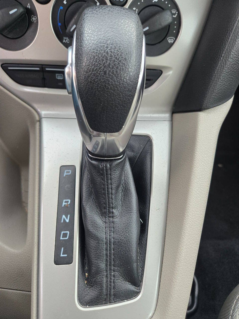 Used 2012 Ford Focus SE FWD image 19