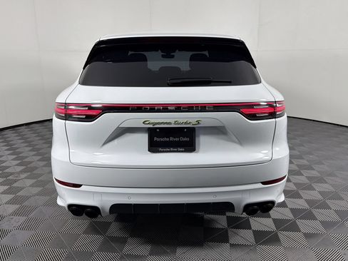 Certified 2022 Porsche Cayenne Turbo S AWD/4WD image 10