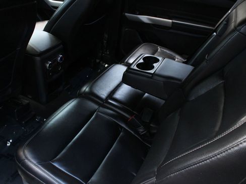 Used 2020 Ford Explorer XLT w/ Equipment Group 202A AWD/4WD image 21