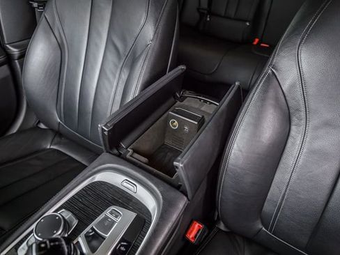 Used 2019 BMW 740i w/ M Sport Package RWD image 34