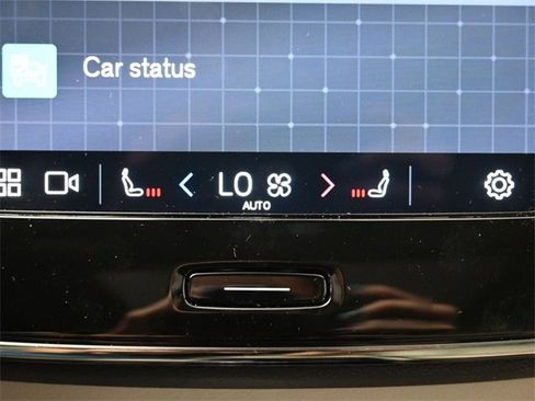 Used 2024 Volvo XC40 B5 Plus w/ Protection Package Premier image 22