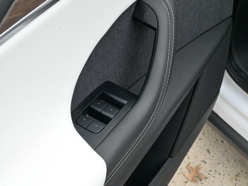 Used 2022 Tesla Model X image 20