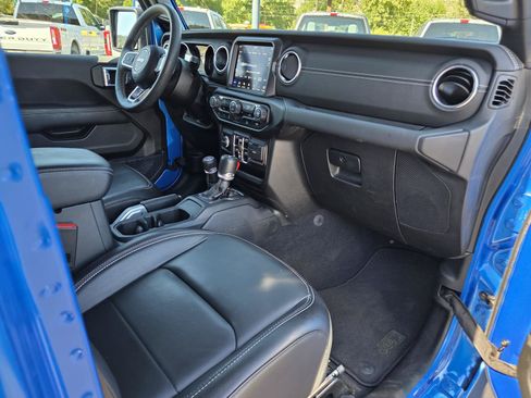 Used 2023 Jeep Wrangler Unlimited Sahara AWD/4WD image 21