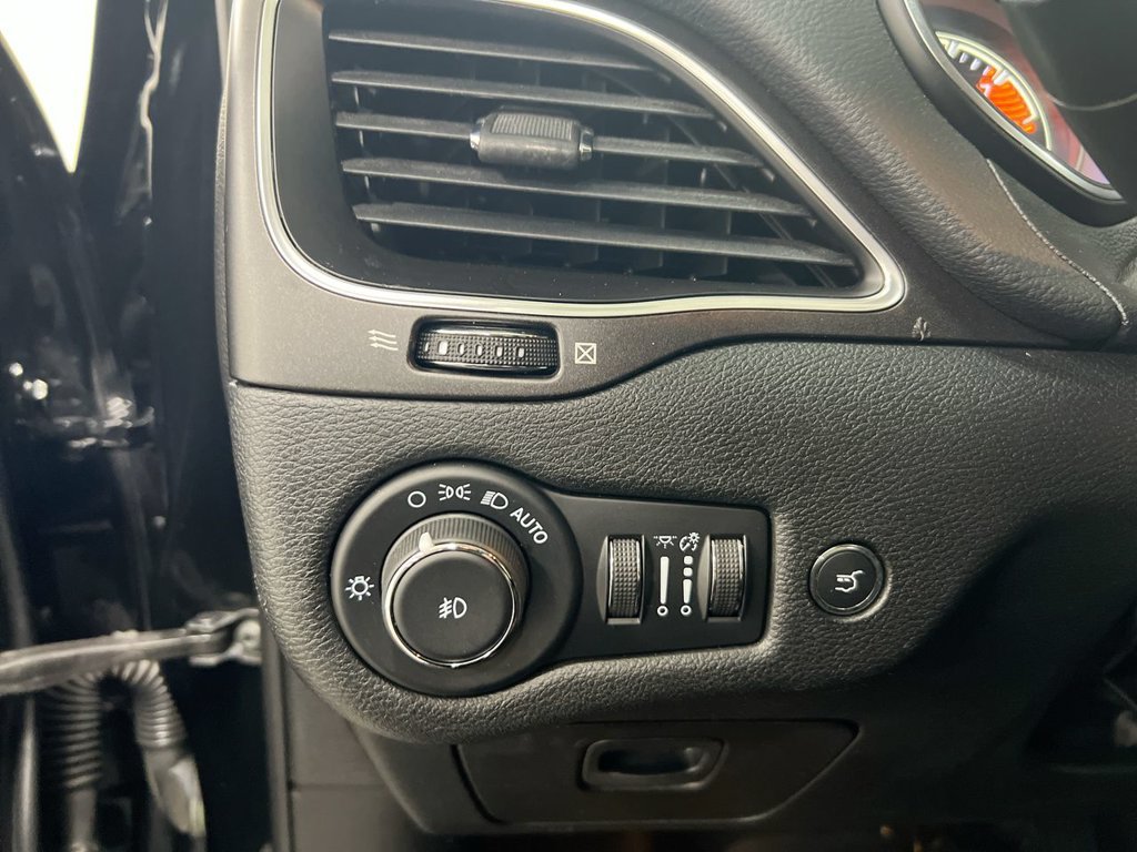 Used 2022 Jeep Cherokee Trailhawk w/ Comfort/Convenience Group AWD/4WD image 18