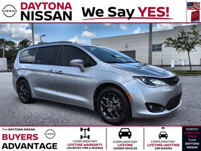 Used 2019 Chrysler Pacifica Touring-L w/ Premium Audio Group
