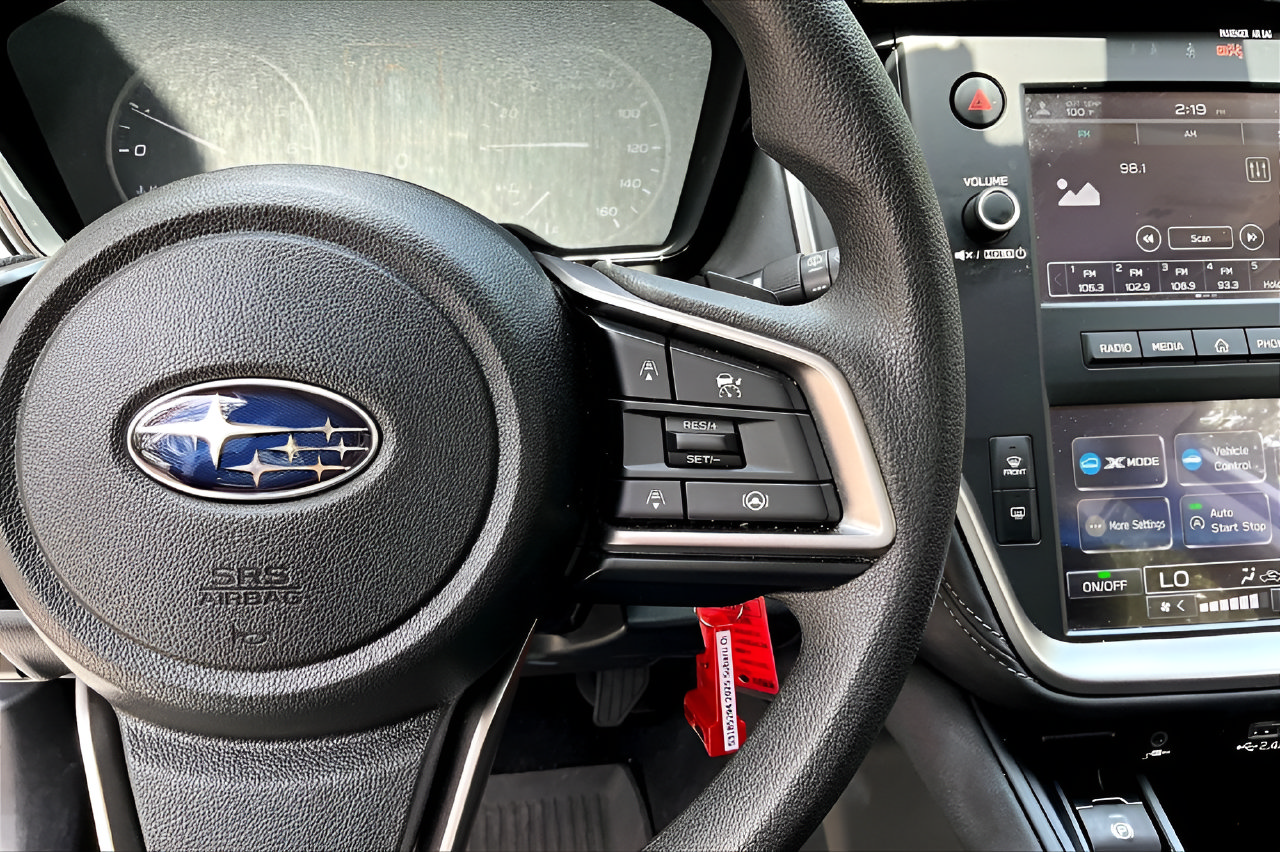 Used 2025 Subaru Outback AWD/4WD image 11