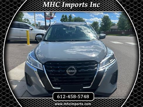 Used 2023 Nissan Kicks SV FWD image 1