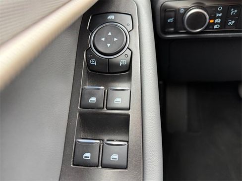 Used 2025 Ford Explorer Active image 17