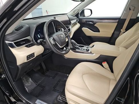 Used 2024 Toyota Highlander Limited AWD/4WD image 15