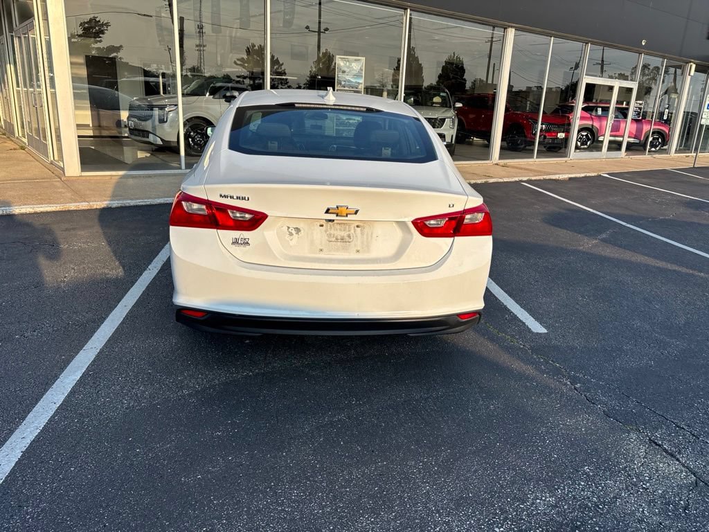 Used 2017 Chevrolet Malibu LT FWD image 4