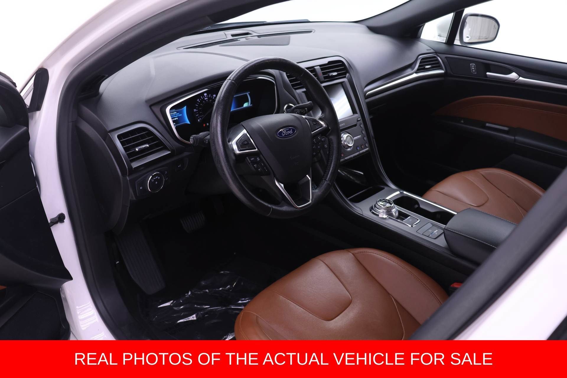 Used 2019 Ford Fusion Titanium FWD image 3