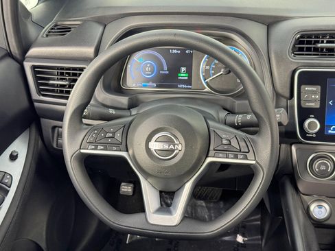Used 2025 Nissan Leaf S image 18