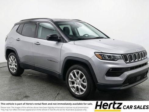 Used 2025 Jeep Compass Limited image 1