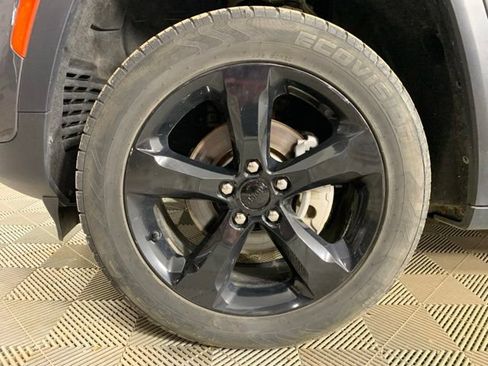 Used 2023 Jeep Grand Cherokee Altitude AWD/4WD image 33