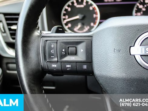 Used 2025 Nissan Rogue SV FWD image 25