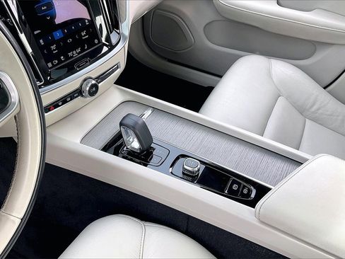 Used 2024 Volvo S60 B5 Plus image 15