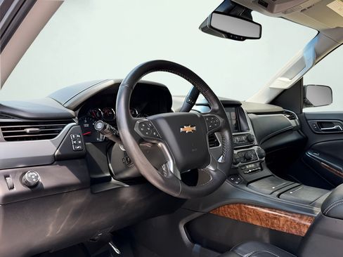 Used 2015 Chevrolet Suburban LTZ RWD image 6
