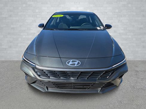 Used 2025 Hyundai Elantra Sport image 3