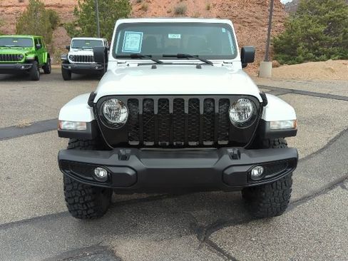 Used 2021 Jeep Gladiator Sport image 2