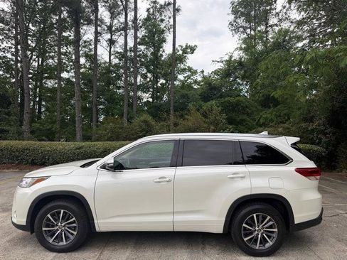 Used 2017 Toyota Highlander XLE FWD image 4