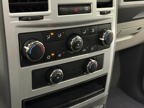 Used 2010 Chrysler Town & Country Touring FWD image 30