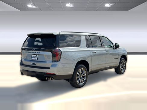 Used 2025 Chevrolet Suburban Z71 image 9