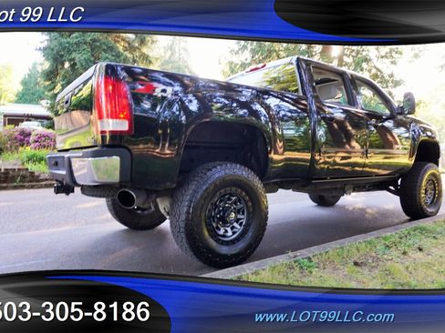 Used 2008 GMC Sierra 2500 SLT w/ Z71 Off-Road Package AWD/4WD image 9