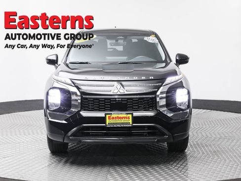 Used 2025 Mitsubishi Outlander ES image 2