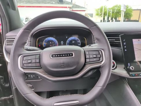 Used 2023 Jeep Wagoneer Series III w/ Preferred Equipment Group AWD/4WD image 27