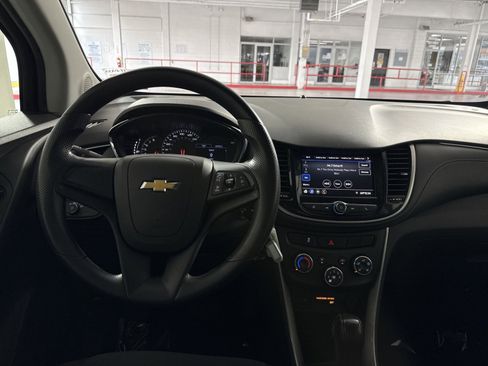 Used 2020 Chevrolet Trax LS FWD image 16