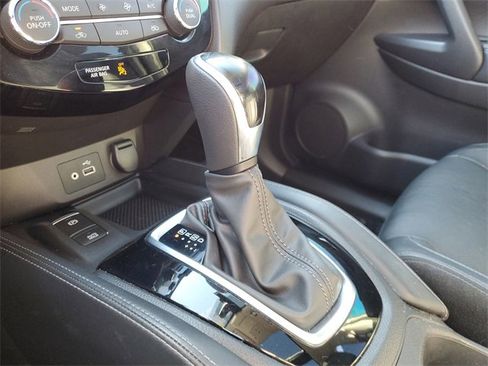 Used 2018 Nissan Rogue SL w/ Premium Package image 31