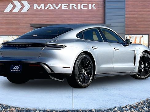 Used 2022 Porsche Taycan image 5