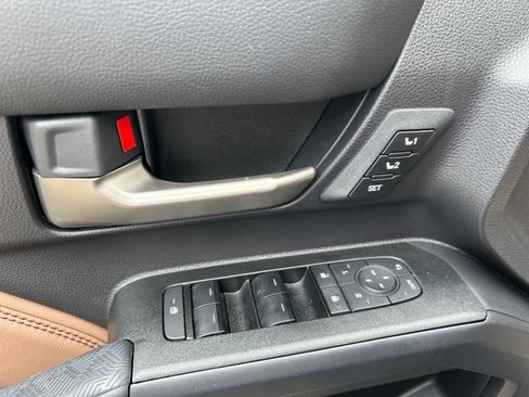 Used 2025 Toyota 4Runner Limited AWD/4WD image 17
