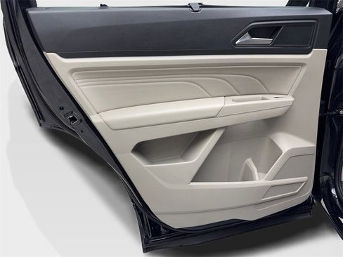 Used 2023 Volkswagen Atlas SE w/ Panoramic Sunroof Package image 35