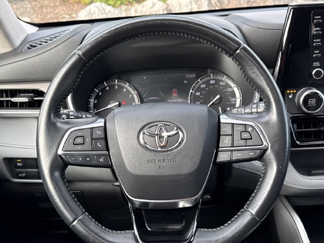 Used 2021 Toyota Highlander XLE AWD/4WD image 10