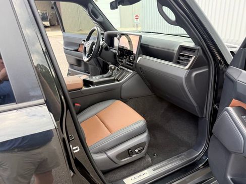 Used 2025 Lexus GX 550 w/ Cold Area Package AWD/4WD image 40
